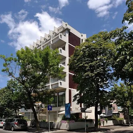 Due Pavoni מלון פסארו